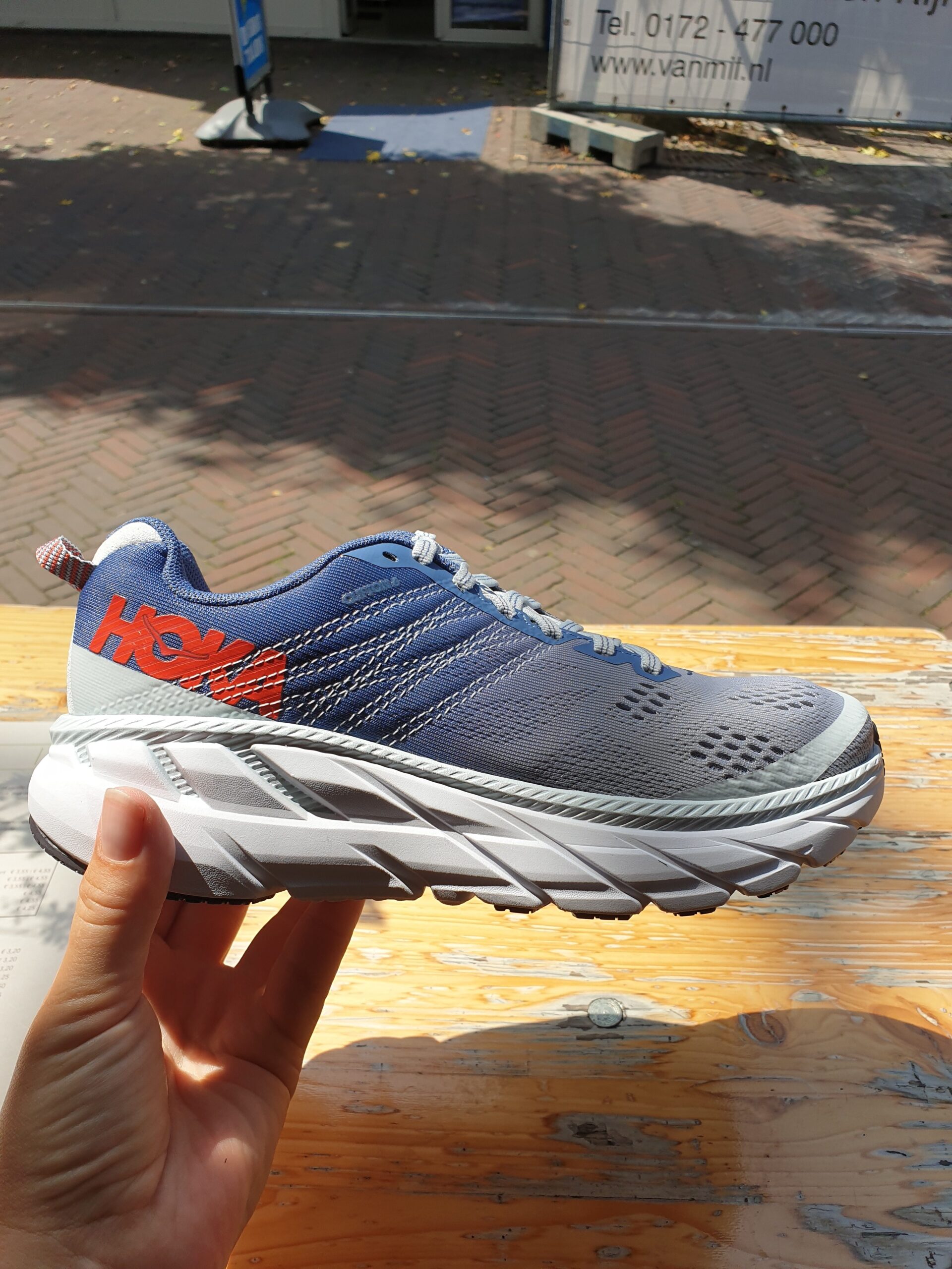 Hoka One One Clifton 6