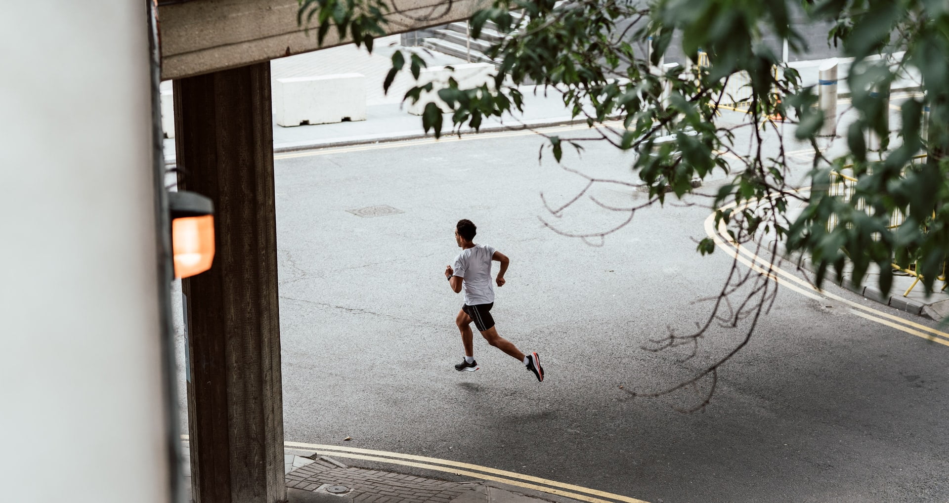 De beste plaatsing van de voeten tijdens het hardlopen